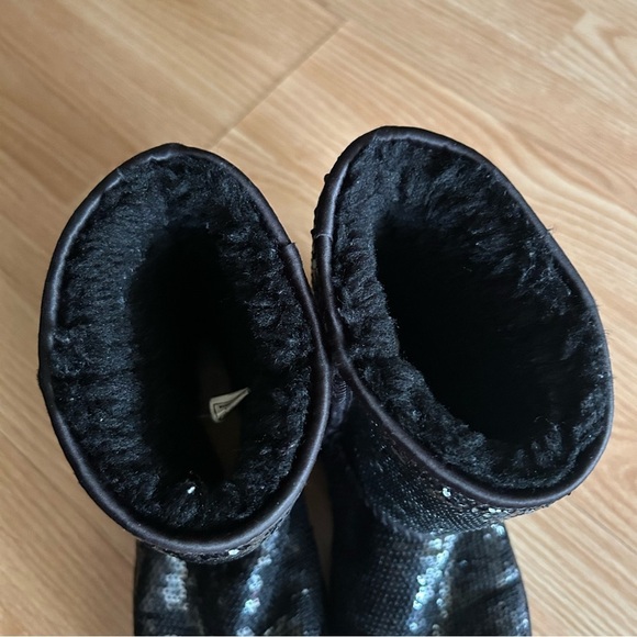 Ugg Black Classic Sequin Short Boots Women’s 5 - Picture 2 of 10